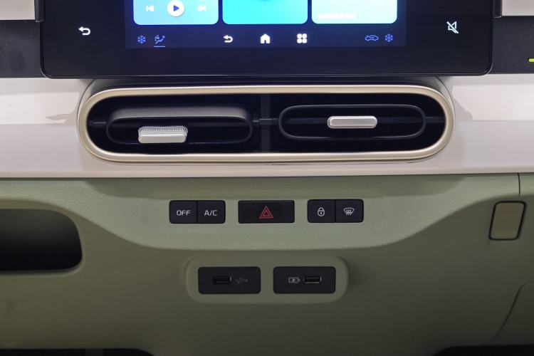 Used Geely Galaxy Panda 2025 210 km – Yuanqi Bear Audio And AC Panel