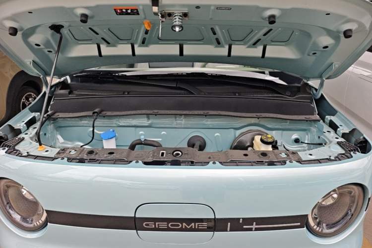 Used Geely Galaxy Panda 2025 210 km – Yuanqi Bear Engine Bay