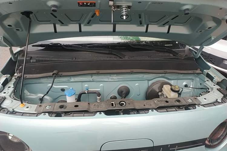 Used Geely Galaxy Panda 2025 210 km – Yuanqi Bear Engine Bay