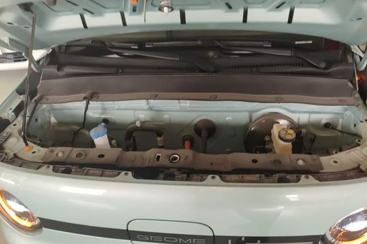 Used Geely Galaxy Panda 2025 210 km – Yuanqi Bear Engine Bay