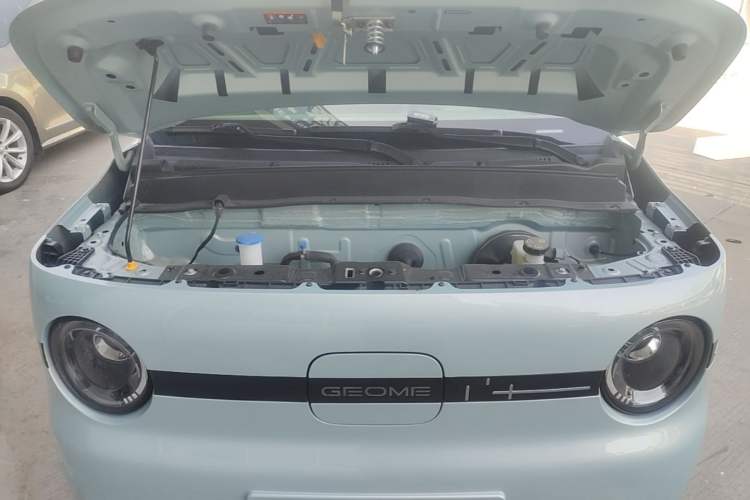 Used Geely Galaxy Panda 2025 210 km – Yuanqi Bear Engine Bay