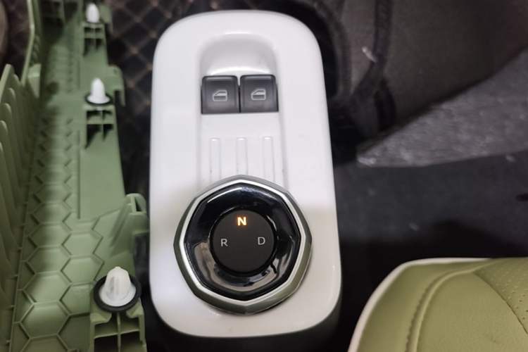Used Geely Galaxy Panda 2025 210 km – Yuanqi Bear Gear Lever