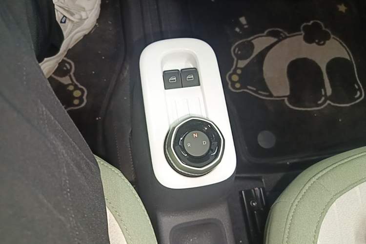 Used Geely Galaxy Panda 2025 210 km – Yuanqi Bear Gear Lever