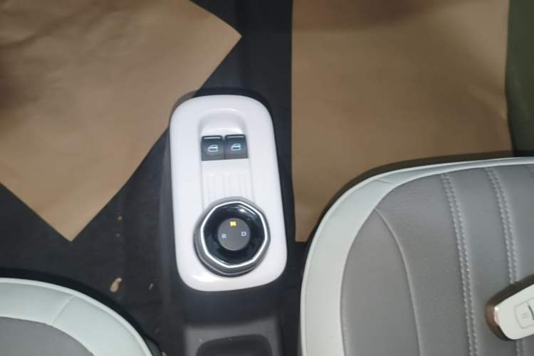 Used Geely Galaxy Panda 2025 210 km – Yuanqi Bear Gear Lever