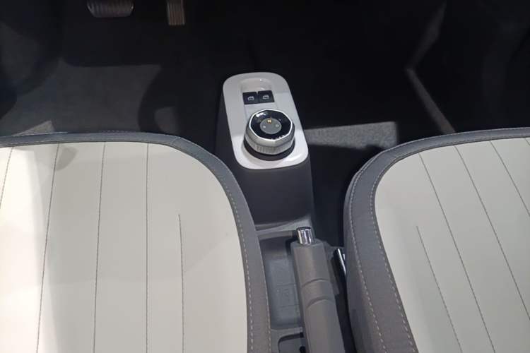 Used Geely Galaxy Panda 2025 210km Panda Rider Gear Lever