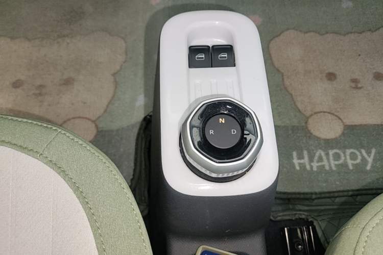 Used Geely Galaxy Panda 2025 210 km – Yuanqi Bear Gear Lever