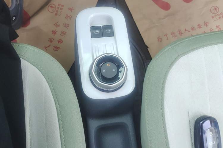 Used Geely Galaxy Panda 2025 210 km – Yuanqi Bear Gear Lever