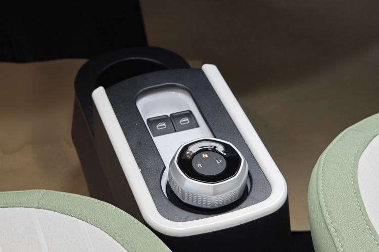 Used Geely Galaxy Panda 2025 210 km – Yuanqi Bear Gear Lever