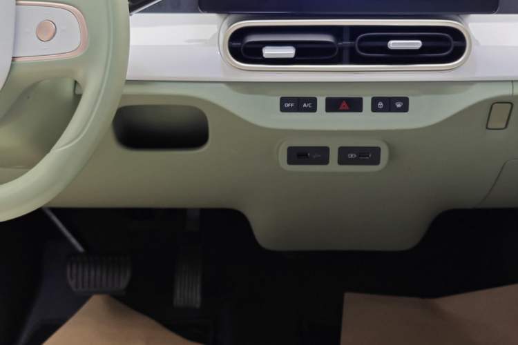 Used Geely Galaxy Panda 2025 210 km – Yuanqi Bear Interior 6