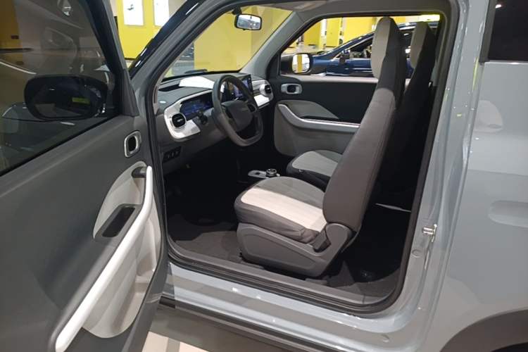 Used Geely Galaxy Panda 2025 210km Panda Rider Left Front Seat