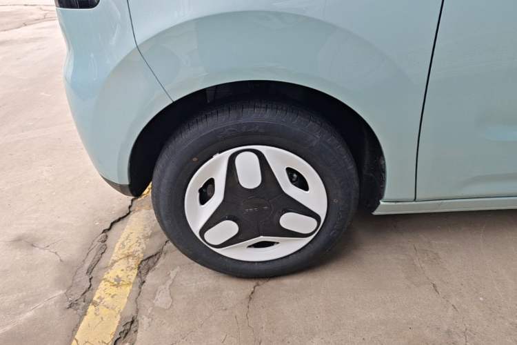 Used Geely Galaxy Panda 2025 210 km – Yuanqi Bear Left Front Wheel Hub