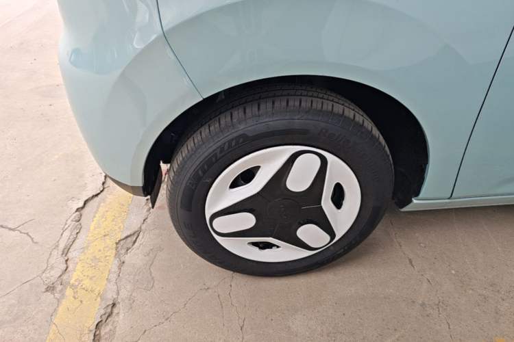 Used Geely Galaxy Panda 2025 210 km – Yuanqi Bear Left Front Wheel Hub