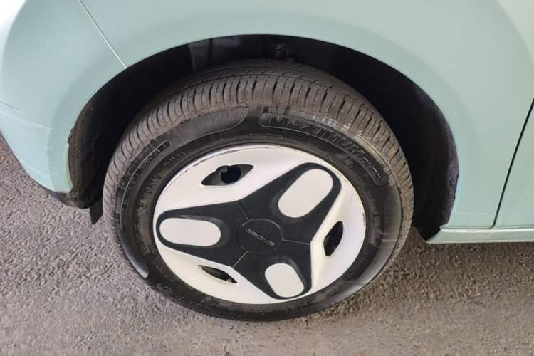 Used Geely Galaxy Panda 2025 210 km – Yuanqi Bear Left Front Wheel Hub