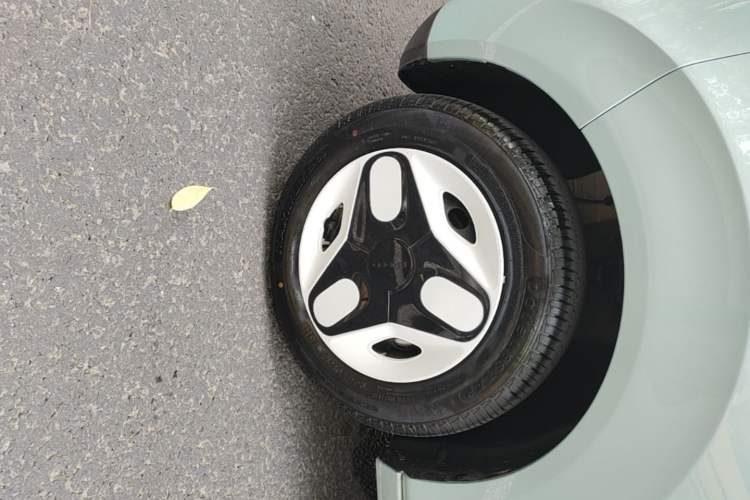 Used Geely Galaxy Panda 2025 210 km – Yuanqi Bear Left Front Wheel Hub