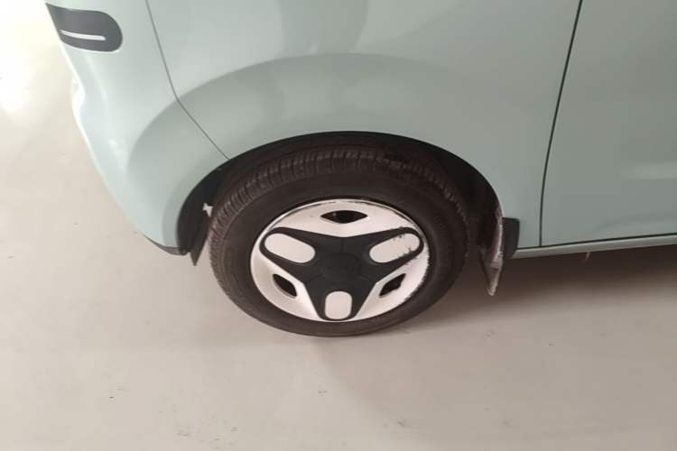 Used Geely Galaxy Panda 2025 210 km – Yuanqi Bear Left Front Wheel Hub