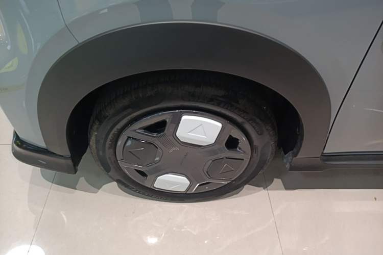 Used Geely Galaxy Panda 2025 210km Panda Rider Left Front Wheel Hub