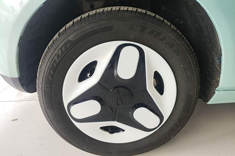 Used Geely Galaxy Panda 2025 210 km – Yuanqi Bear Left Front Wheel Hub