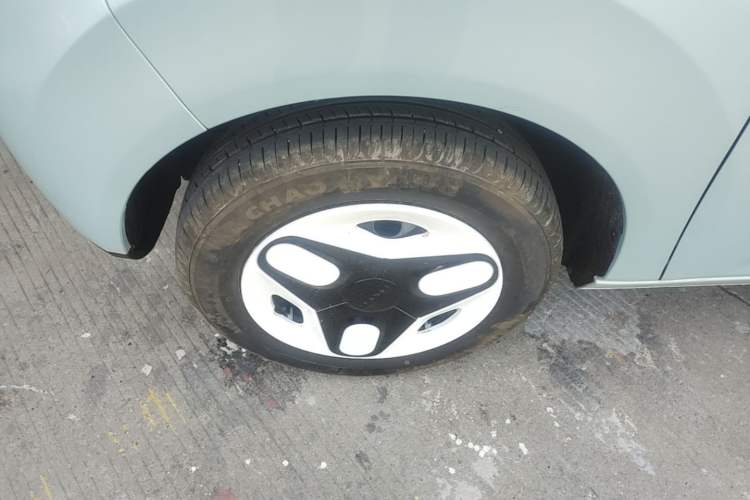 Used Geely Galaxy Panda 2025 210 km – Yuanqi Bear Left Front Wheel Hub