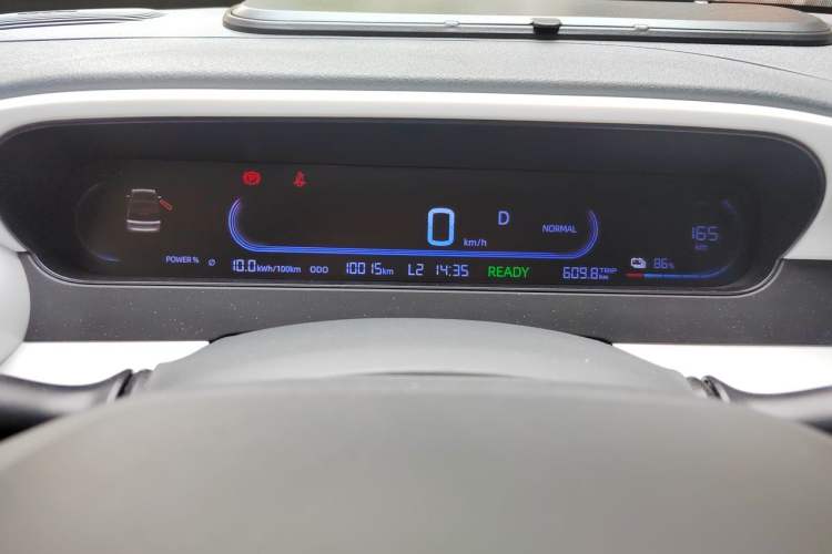 Used Geely Galaxy Panda 2025 210km Panda Kart Odometer Close Up