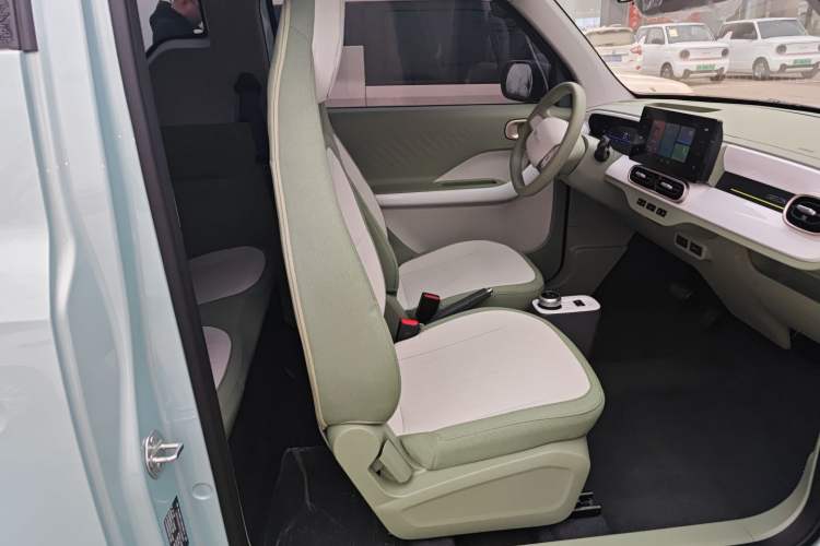 Used Geely Galaxy Panda 2025 210 km – Yuanqi Bear Right Front Seat