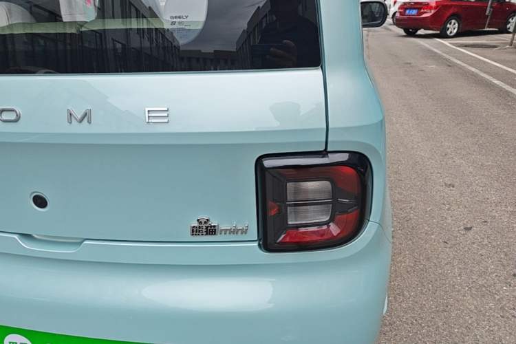 Used Geely Galaxy Panda 2025 210km Panda Rider Right Rear Taillight