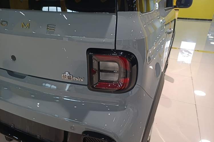 Used Geely Galaxy Panda 2025 210km Panda Rider Right Rear Taillight