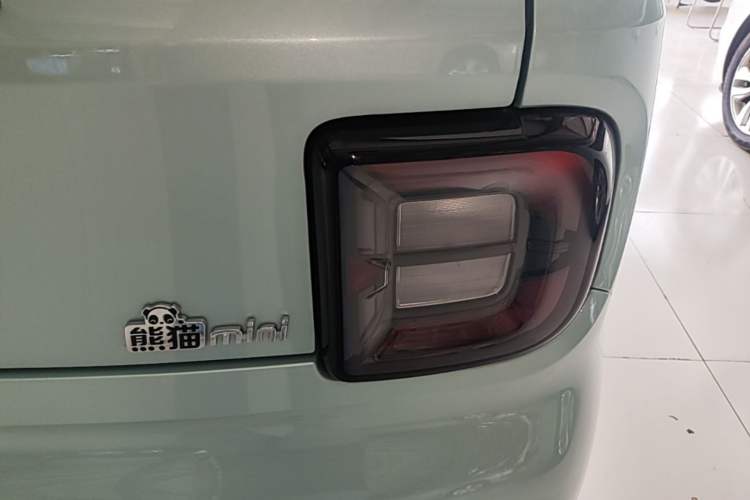 Used Geely Galaxy Panda 2025 210 km – Yuanqi Bear Right Rear Taillight