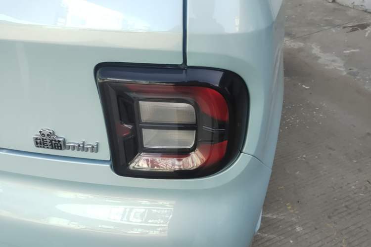 Used Geely Galaxy Panda 2025 210 km – Yuanqi Bear Right Rear Taillight