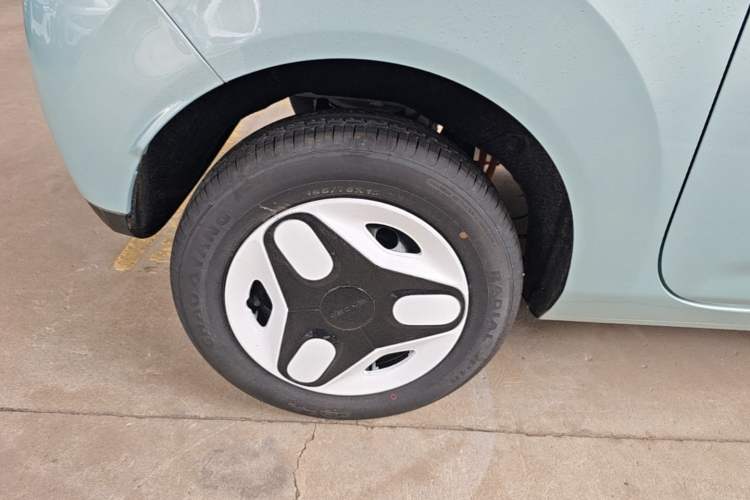 Used Geely Galaxy Panda 2025 210 km – Yuanqi Bear Right Rear Wheel Hub