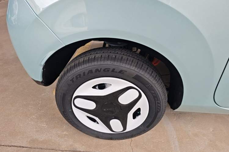 Used Geely Galaxy Panda 2025 210 km – Yuanqi Bear Right Rear Wheel Hub