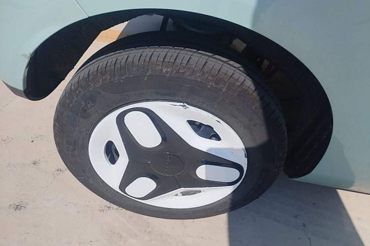 Used Geely Galaxy Panda 2025 210 km – Yuanqi Bear Right Rear Wheel Hub