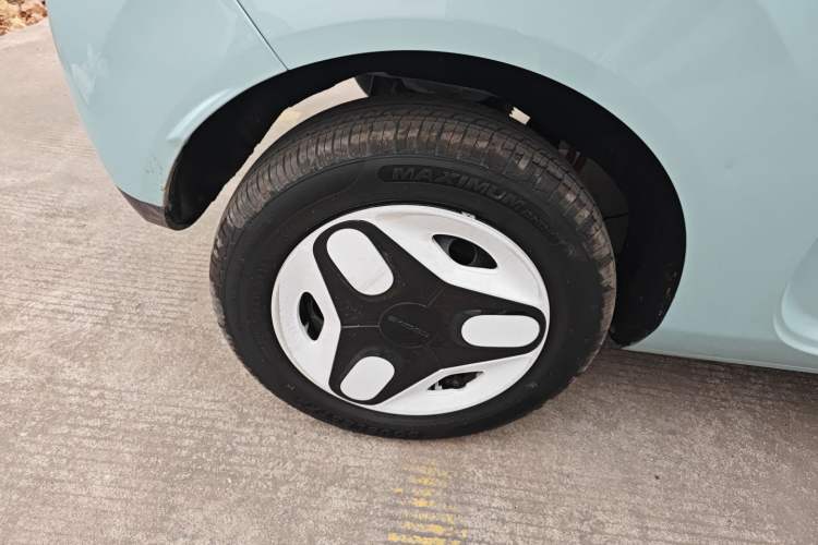 Used Geely Galaxy Panda 2025 210 km – Yuanqi Bear Right Rear Wheel Hub