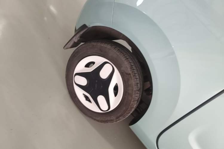 Used Geely Galaxy Panda 2025 210 km – Yuanqi Bear Right Rear Wheel Hub