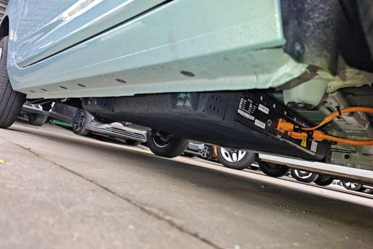 Used Geely Galaxy Panda 2025 210 km – Yuanqi Bear Right Side Sill