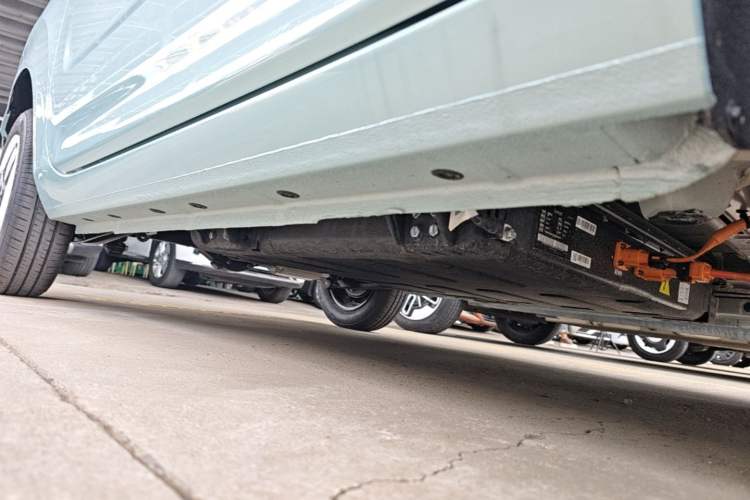 Used Geely Galaxy Panda 2025 210 km – Yuanqi Bear Right Side Sill