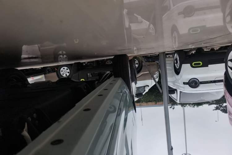 Used Geely Galaxy Panda 2025 210 km – Yuanqi Bear Right Side Sill