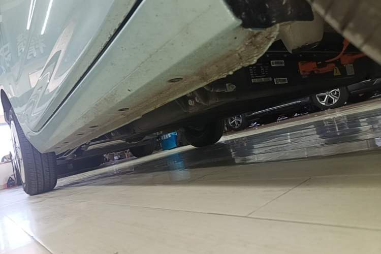 Used Geely Galaxy Panda 2025 210 km – Yuanqi Bear Right Side Sill