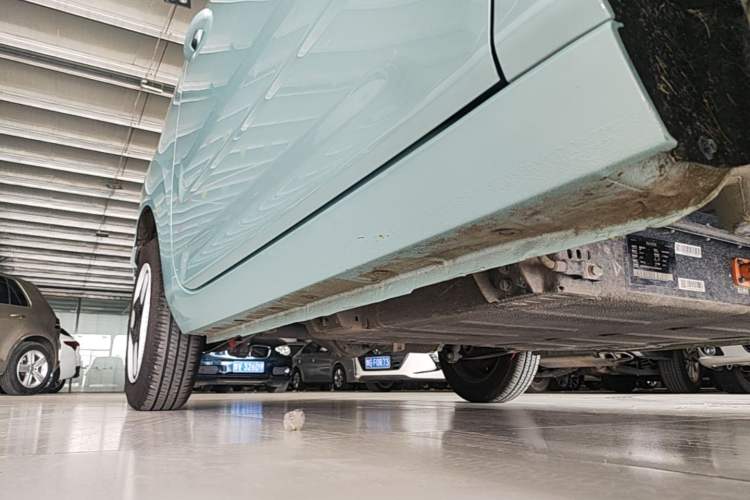 Used Geely Galaxy Panda 2025 210 km – Yuanqi Bear Right Side Sill
