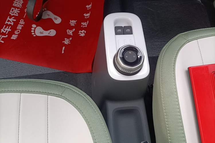 Used Geely Galaxy Panda 2025 210km Panda Rider Gear Lever
