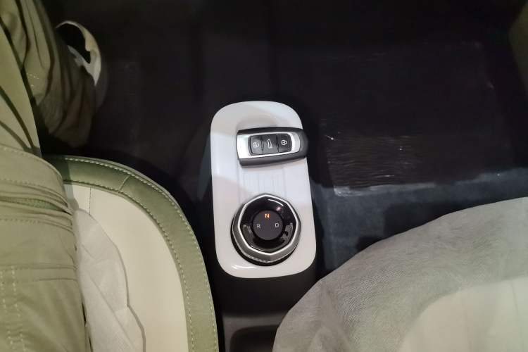 Used Geely Galaxy Panda 2025 210km Panda Rider Gear Lever