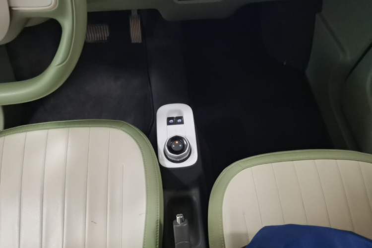 Used Geely Galaxy Panda 2025 210km Panda Rider Gear Lever
