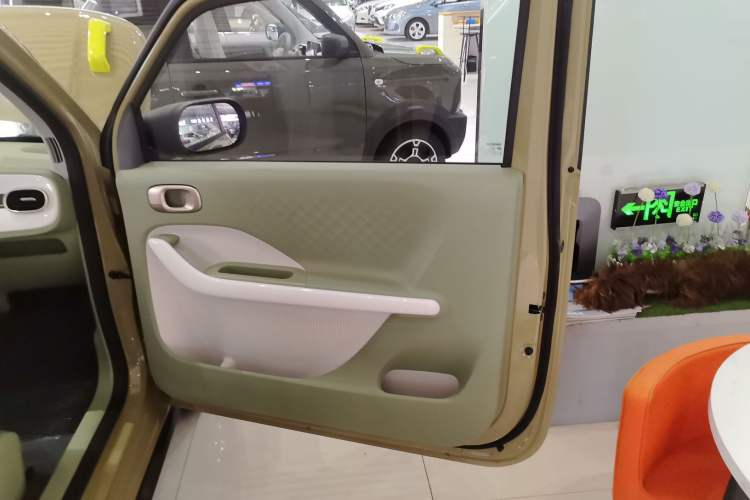 Used Geely Galaxy Panda 2025 210km Panda Rider Interior 5