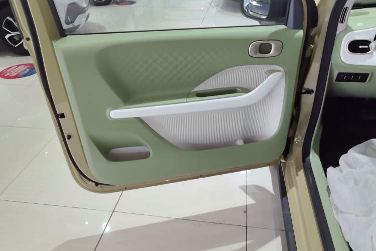 Used Geely Galaxy Panda 2025 210km Panda Rider Interior 8