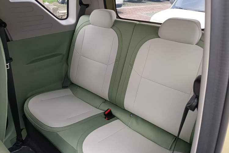 Used Geely Galaxy Panda 2025 210km Panda Rider Left Rear Seat