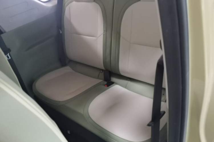 Used Geely Galaxy Panda 2025 210km Panda Rider Left Rear Seat
