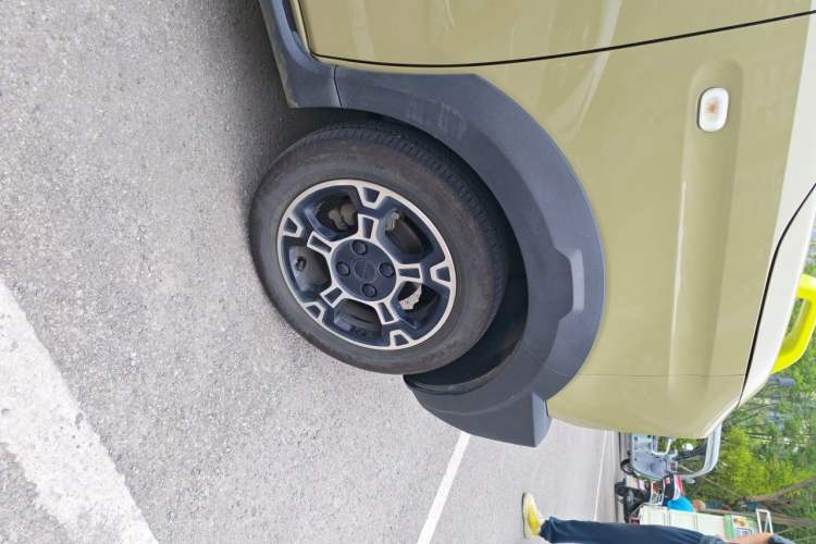 Used Geely Galaxy Panda 2025 210km Panda Rider Right Front Wheel Hub