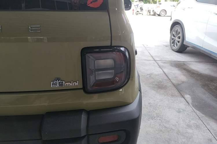 Used Geely Galaxy Panda 2025 210km Panda Rider Right Rear Taillight