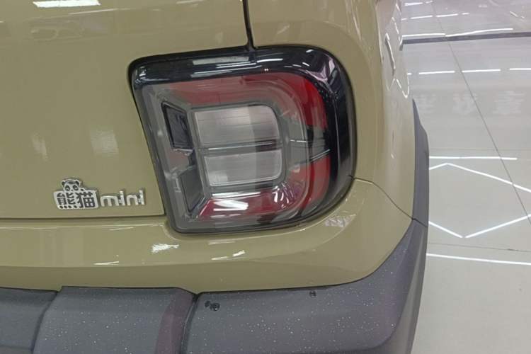 Used Geely Galaxy Panda 2025 210km Panda Rider Right Rear Taillight