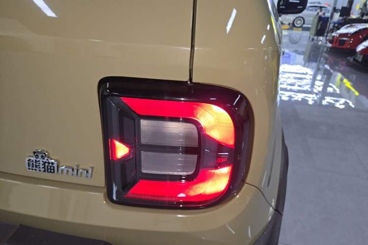 Used Geely Galaxy Panda 2025 210km Panda Rider Right Rear Taillight