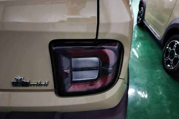 Used Geely Galaxy Panda 2025 210km Panda Rider Right Rear Taillight